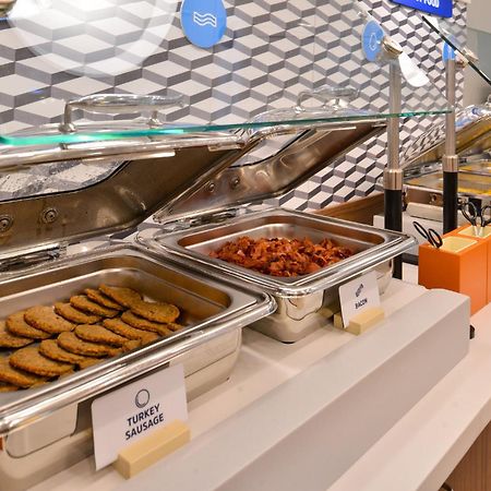 Holiday Inn Express & Suites Fresno Airport By Ihg Фресно Экстерьер фото